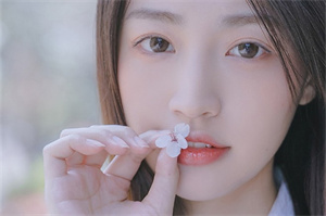 上海女性在职场中的挑战与机会